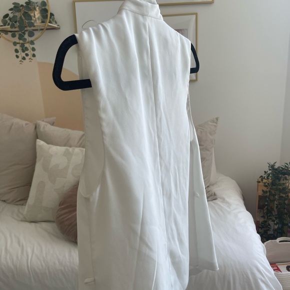 White vest - Picture 2 of 3